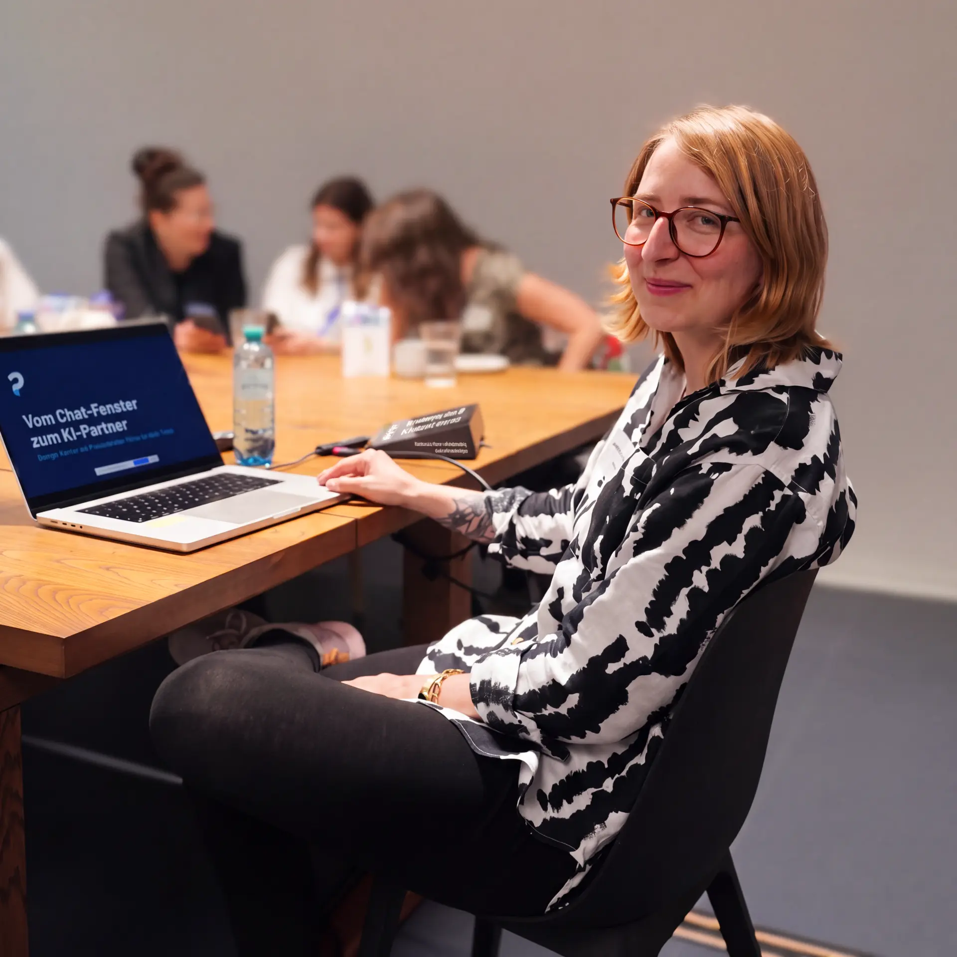 Teilnehmerin beim Arbeiten im Workshop-Setting